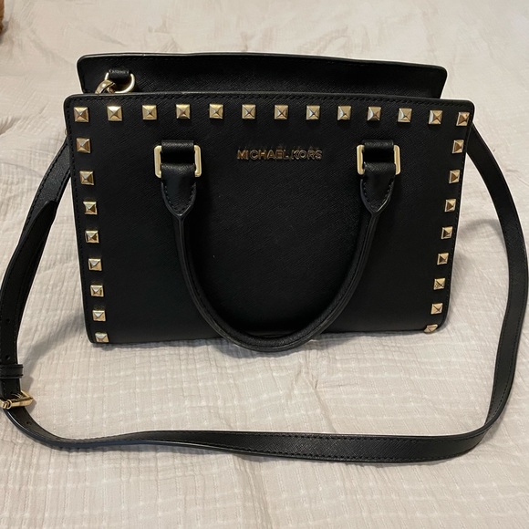 MICHAEL KORS Selma gold Studded Messenger black Leather Crossbody Bag AUTHENTIC! - Picture 2 of 3